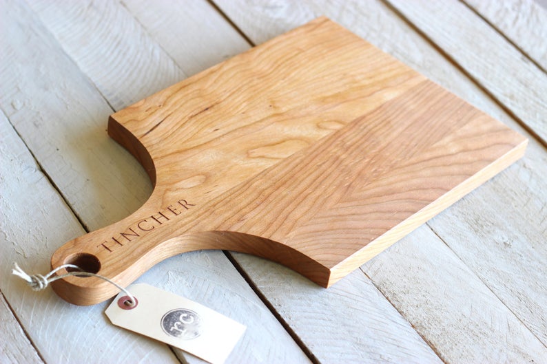 https://gerberwood.com/wp-content/uploads/2020/02/2019-11-25-22_22_26-personalized_cutting_board_curved_handle.jpg
